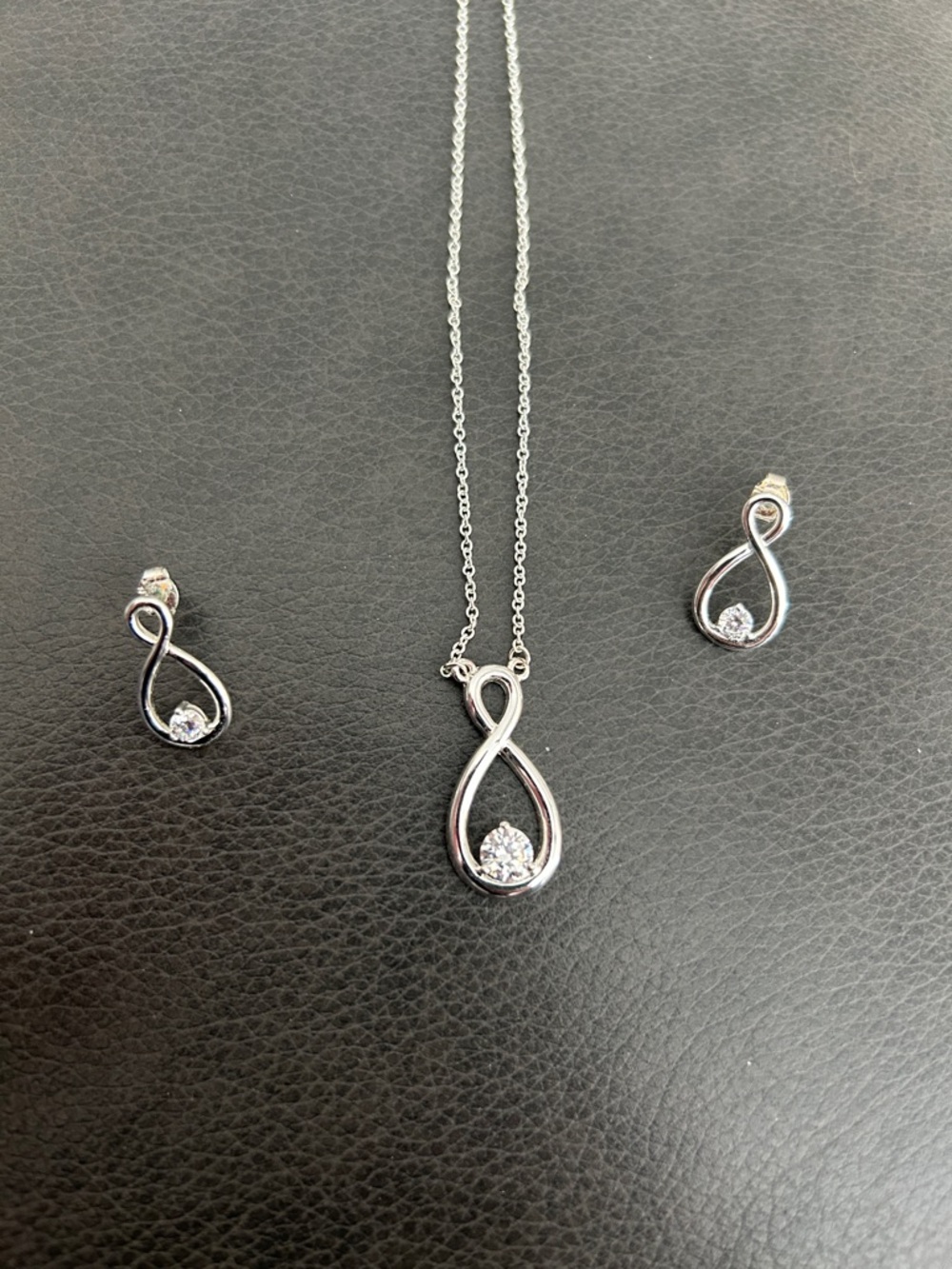 Infinity Teardrop Necklace & Earrings Set - White